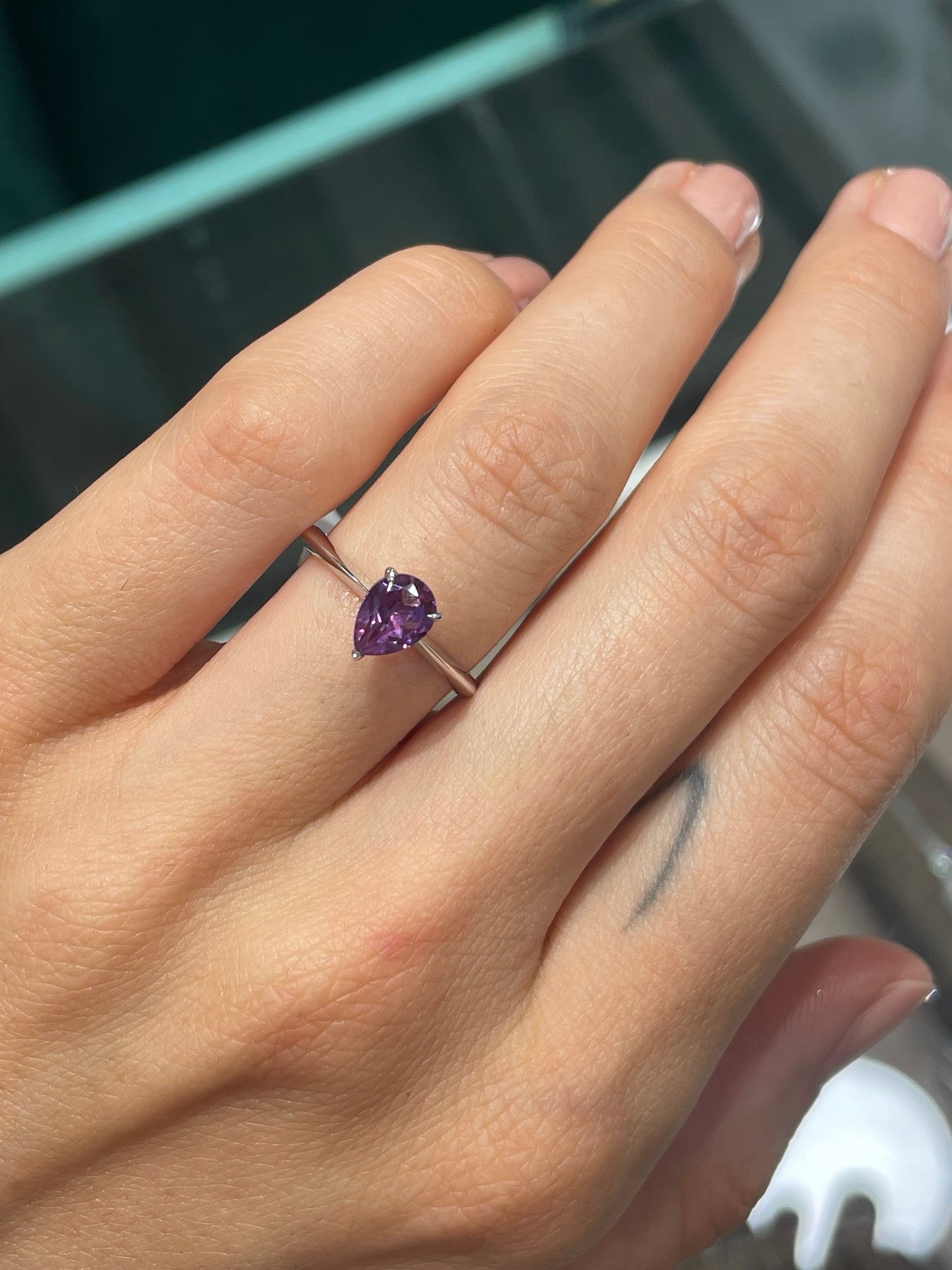 Дамски пръстен бяло злато с александрит 1.19